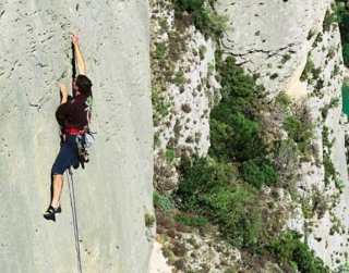  Klettern mit schwierigem Schwierigkeitsgrad in der Verdon-Schlucht. 